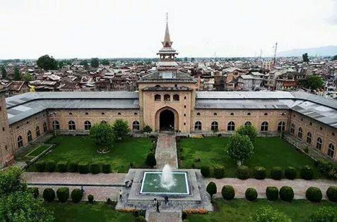 Ultimate Guide to Jamia Masjid Srinagar & Top Tourist Places in Jammu & Kashmir