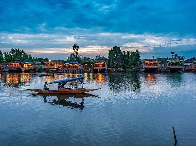 Srinagar Tourism Guide 2025: Best Places to Visit, Things to Do & Travel Tips