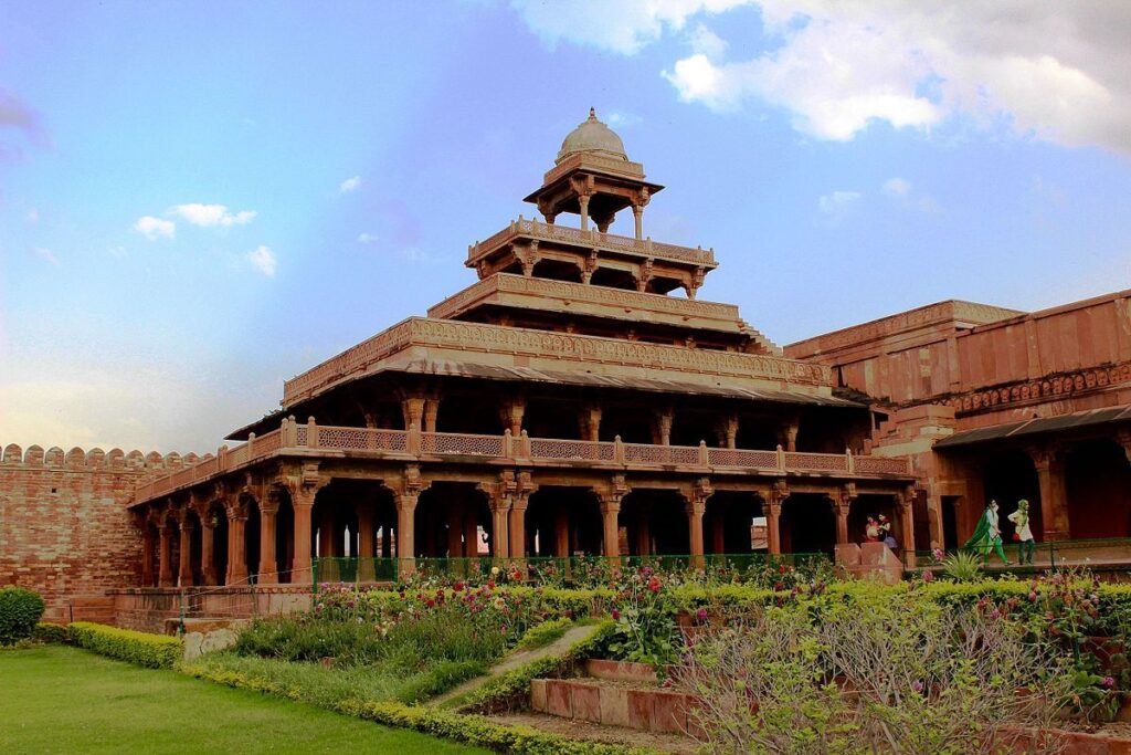 Fatehpur Sikri Tourist Places Guide 2025: Top Attractions, History, Timings & Complete Travel Tips (Uttar Pradesh)