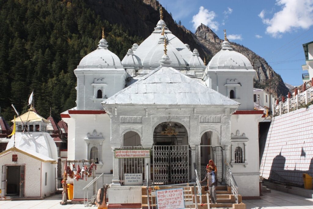 Gangotri Temple Travel Guide 2025: Top Tourist Places, History, How to Reach & Best Time to Visit