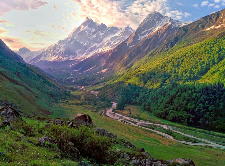 Har Ki Doon Valley Travel Guide 2025: Top Tourist Places, Trekking Tips & Best Time to Visit in Uttarakhand