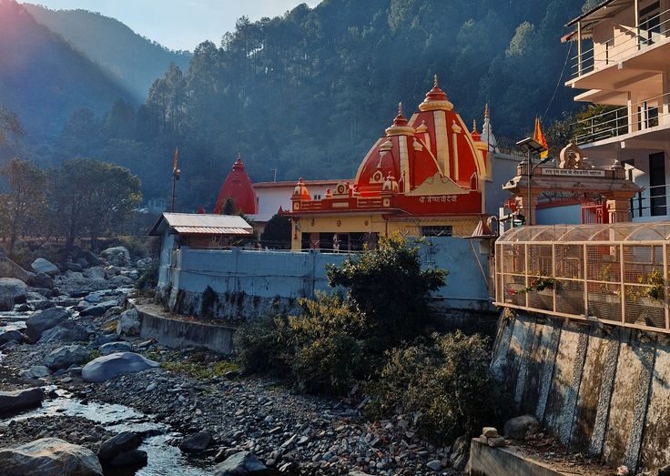Kainchi Dham Neem Karoli Baba Ashram Travel Guide 2025: Location, History, Best Time to Visit & Nearby Attractions