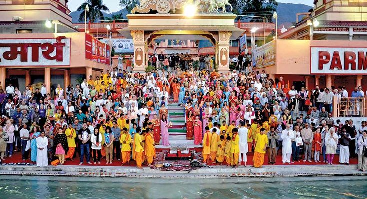 Parmarth Niketan Ashram Rishikesh 2025: Complete Travel Guide, Tourist Attractions & Yoga Experience in Uttarakhand