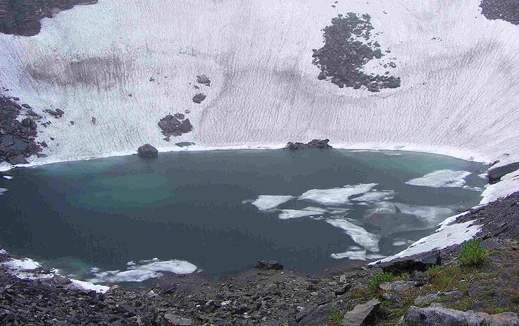 Roopkund Lake 2025– Complete Trekking and Top Tourist Guide to India’s Skeleton Lake