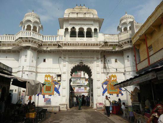 Shrinathji Temple Nathdwara 2025: Complete Travel Guide, History, Darshan Timings & Tourist Attractions in Rajasthan