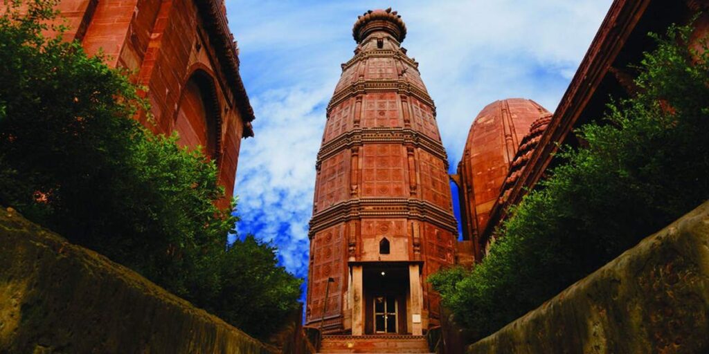 Radha Madan Mohan Temple Vrindavan 2025: Complete History, Timings, Location & Top Travel Guide