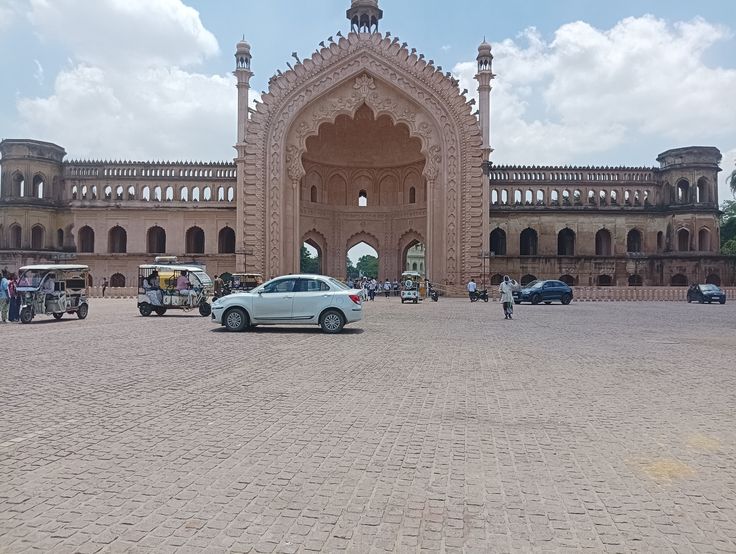 Rumi Darwaza Lucknow 2025: Complete History, Architecture, Tourist Attractions & Travel Guide